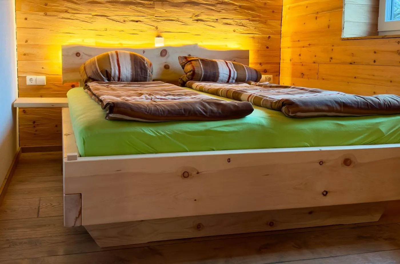 Zirbenholz-Bett – Schreinerei Schreistetter